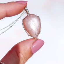 Load image into Gallery viewer, Peach Moonstone Sterling Silver Necklace