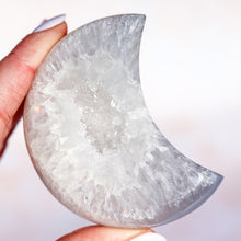 Load image into Gallery viewer, Druzy Agate Moon