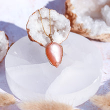 Load image into Gallery viewer, Peach Moonstone 14ct Gold Fill Necklace