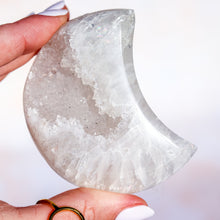 Load image into Gallery viewer, Druzy Agate Moon