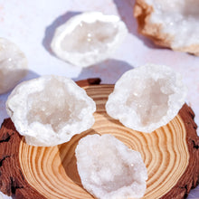 Load image into Gallery viewer, Quartz Geode