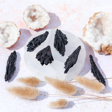 Load image into Gallery viewer, Raw Black Kyanite