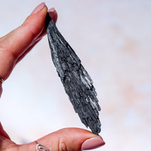 Load image into Gallery viewer, Raw Black Kyanite