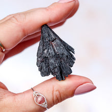Load image into Gallery viewer, Raw Black Kyanite