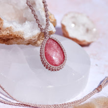 Load image into Gallery viewer, Rhodochrosite Macramé Necklace