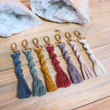 Load image into Gallery viewer, Spiral Macrame Key Ring With Gold Clasp