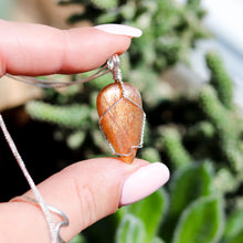 Load image into Gallery viewer, Sunstone 925 Sterling Silver Crystal Necklace