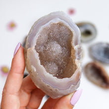 Load image into Gallery viewer, Agate Half Geode