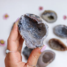 Load image into Gallery viewer, Agate Half Geode