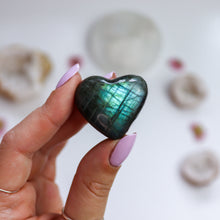 Load image into Gallery viewer, Labradorite Heart
