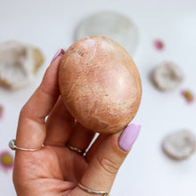 Load image into Gallery viewer, Peach Moonstone Palm Stone