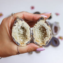Load image into Gallery viewer, Agate Geode Pair