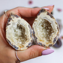 Load image into Gallery viewer, Agate Geode Pair