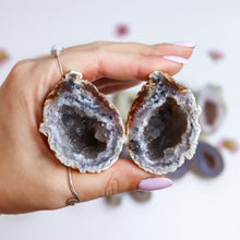 Load image into Gallery viewer, Agate Geode Pair