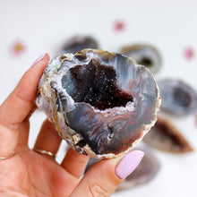 Load image into Gallery viewer, Agate Half Geode