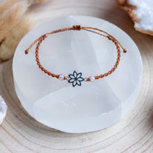 Load image into Gallery viewer, Flower Macramé Bracelet
