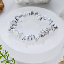 Load image into Gallery viewer, White Howlite Crystal Chip Bracelet
