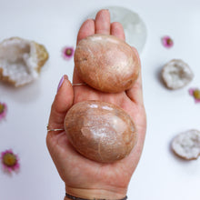Load image into Gallery viewer, Peach Moonstone Palm Stone