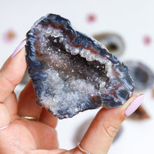 Load image into Gallery viewer, Agate Half Geode