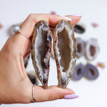 Load image into Gallery viewer, Agate Geode Pair