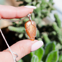 Load image into Gallery viewer, Sunstone 925 Sterling Silver Crystal Necklace