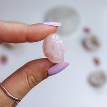 Load image into Gallery viewer, Mini Rose Quartz Skull