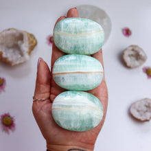 Load image into Gallery viewer, Kiwi Calcite Palm Stone