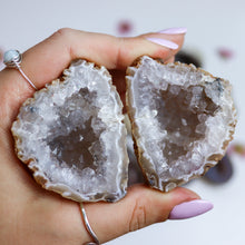 Load image into Gallery viewer, Agate Geode Pair