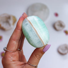 Load image into Gallery viewer, Kiwi Calcite Palm Stone