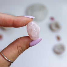 Load image into Gallery viewer, Mini Rose Quartz Skull
