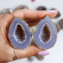 Load image into Gallery viewer, Agate Geode Pair
