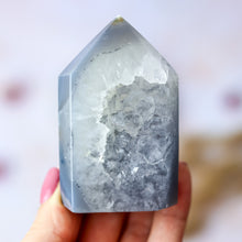 Load image into Gallery viewer, Druzy Agate Tower

